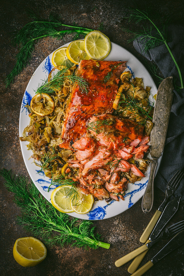 Gebackener Lachs mit Fenchel und Zitrone