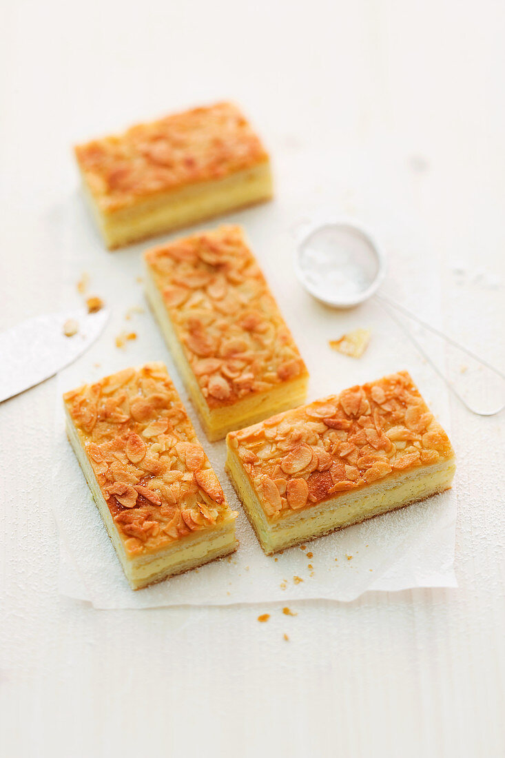 Bienenstich (caramelised almond cake) with a cream filling