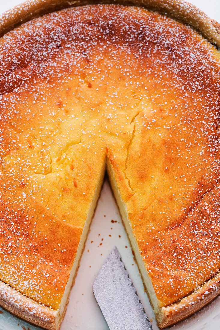 Cheesecake with icing sugar