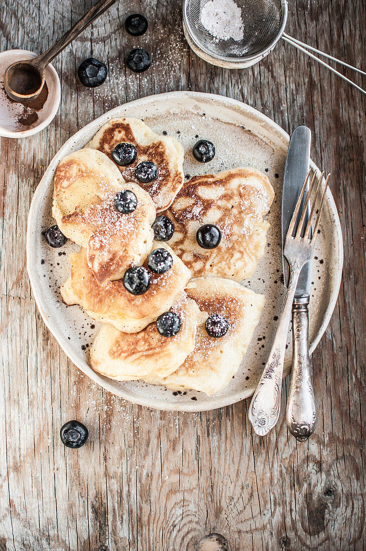Yeast pancakes with apples, sugar, cinnamon and blueberries