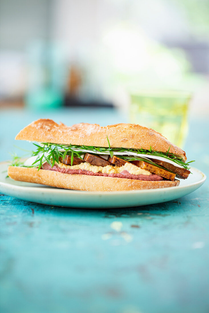 Baguette with hoisin tofu, lentil pâté and mango mayonnaise (vegan)