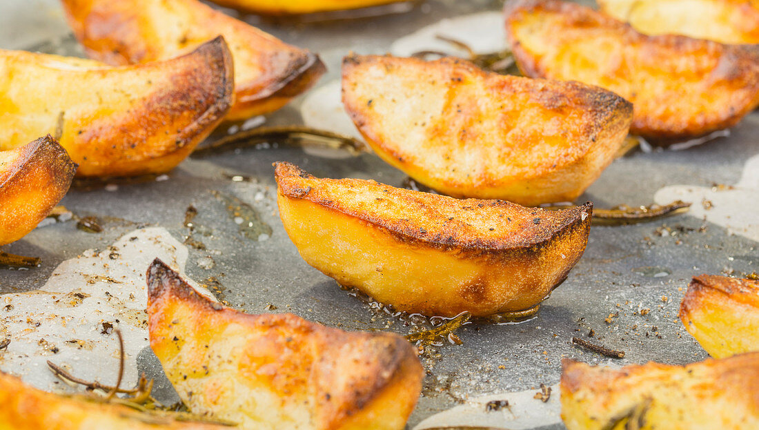 Potatoe Wedges mit Rosmarin auf Backblech