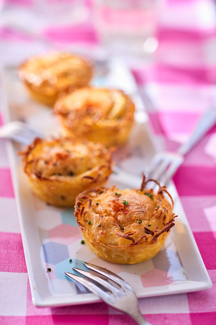 Rösti-Käse-Törtchen mit Schnittlauch