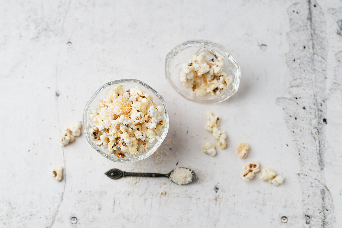 Popcorn with grated coconut