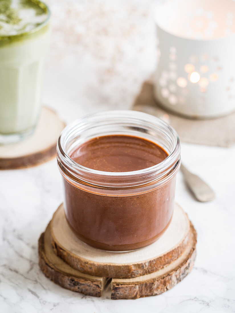 Selbstgemachte Schokoladencreme im Glas