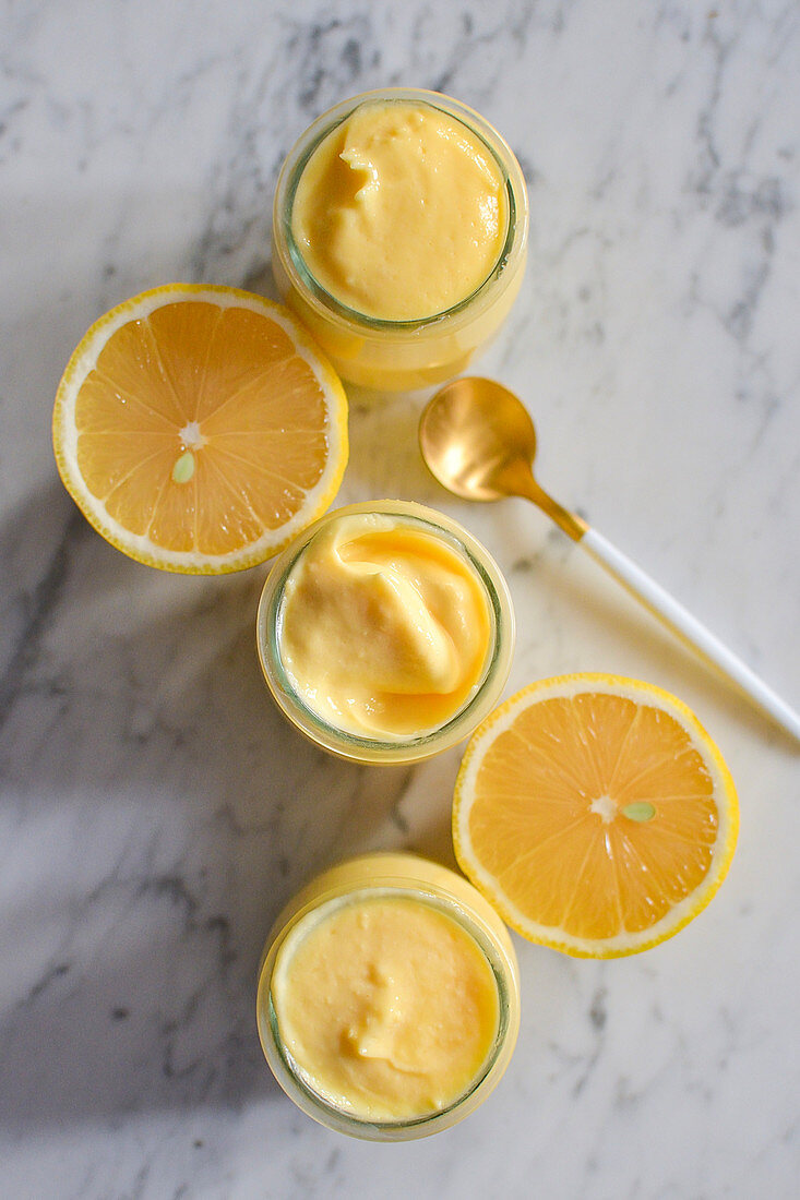 Lemon Curd in Gläsern