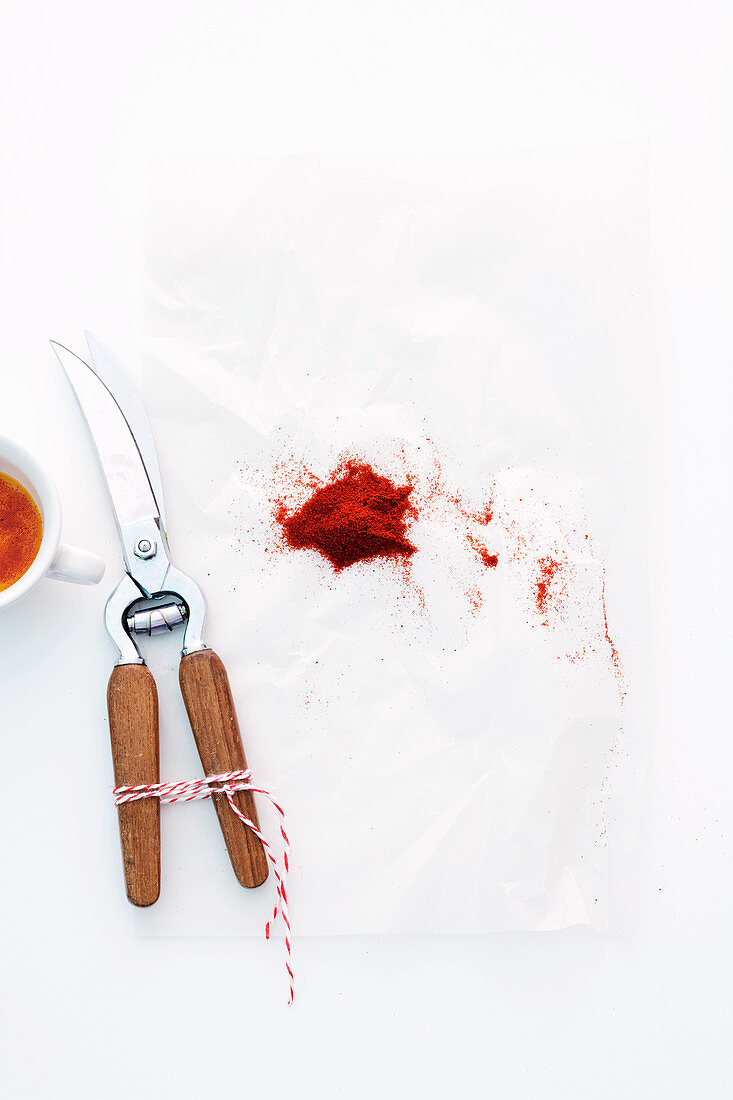 Poultry scissors and paprika powder