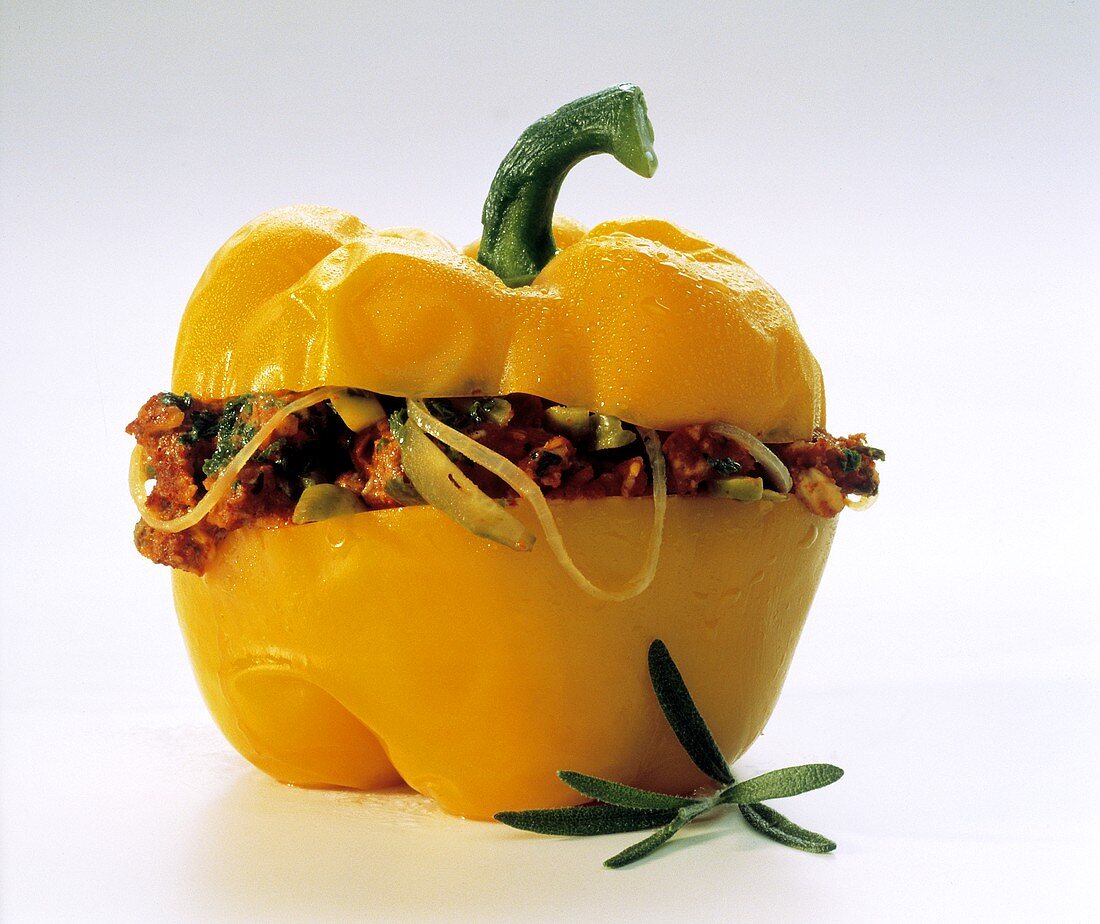 Gelbe Paprika mit Hackfleischfüllung