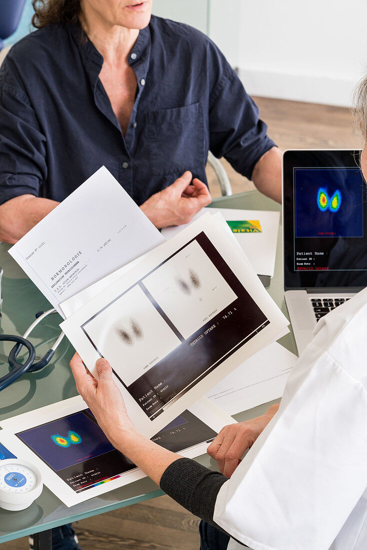 Doctor discussing thyroid scintigraphy with patient