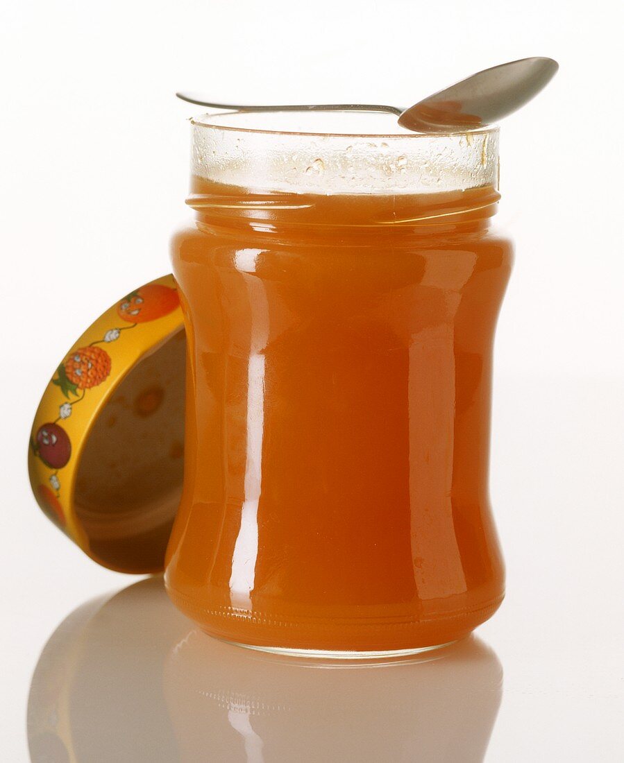 Cold-stirred apricot jam in jar