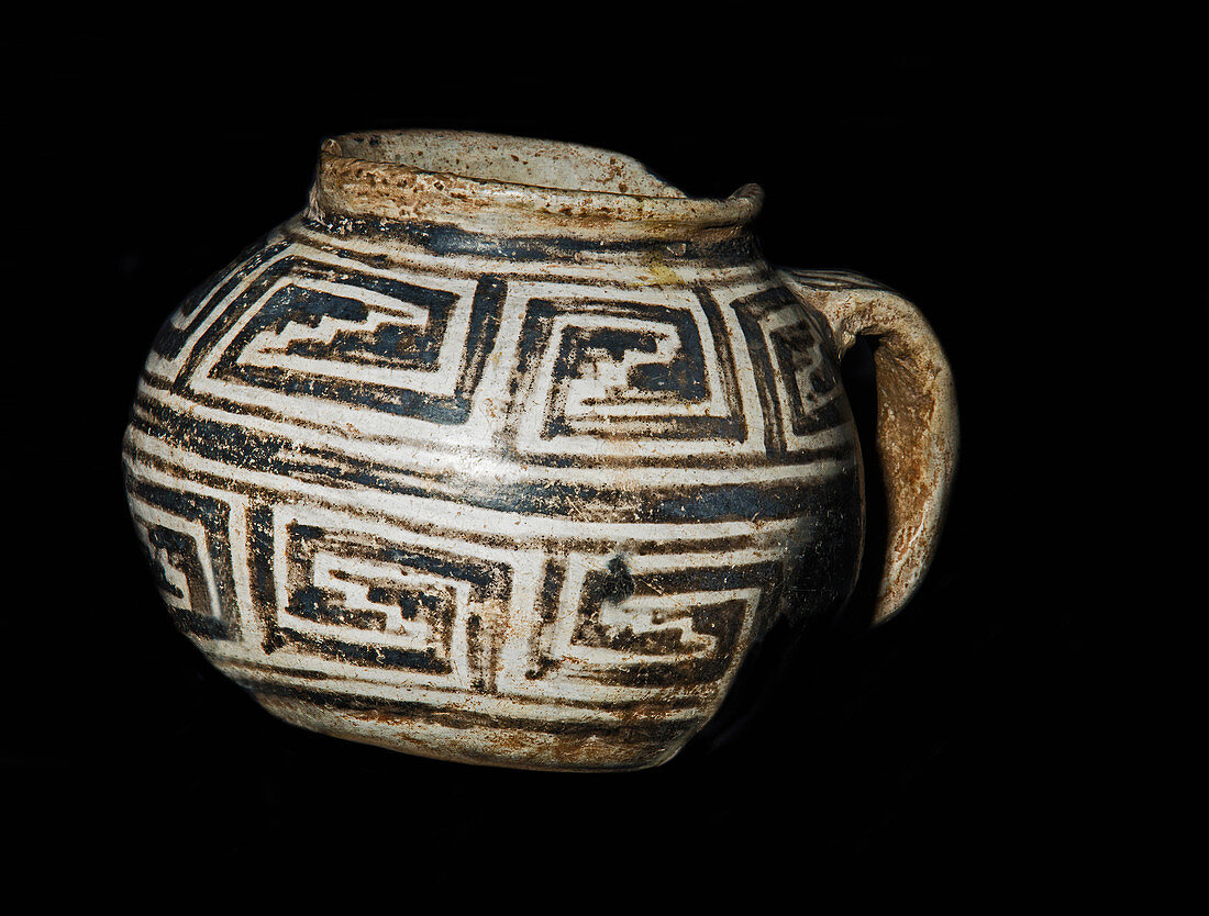 Clay pot Mesa Verde Anasazi culture AD 1200