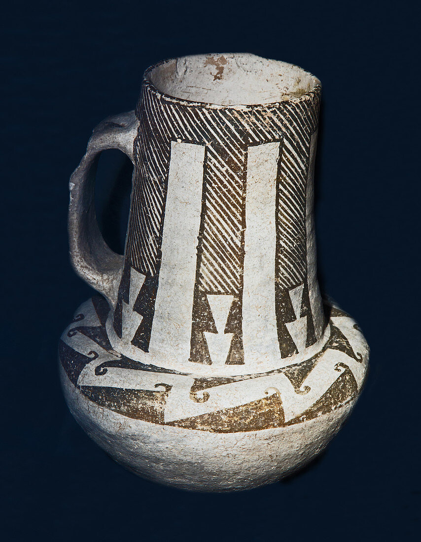 Clay pot Anasazi culture AD 1100