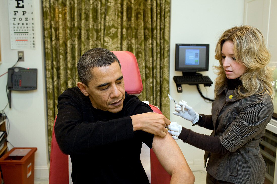 Barack Obama Getting H1N1 Vaccine