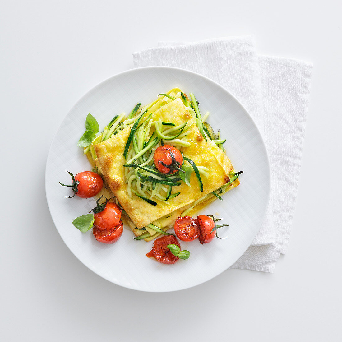 Offene Zucchini-Lasagne mit Tomaten