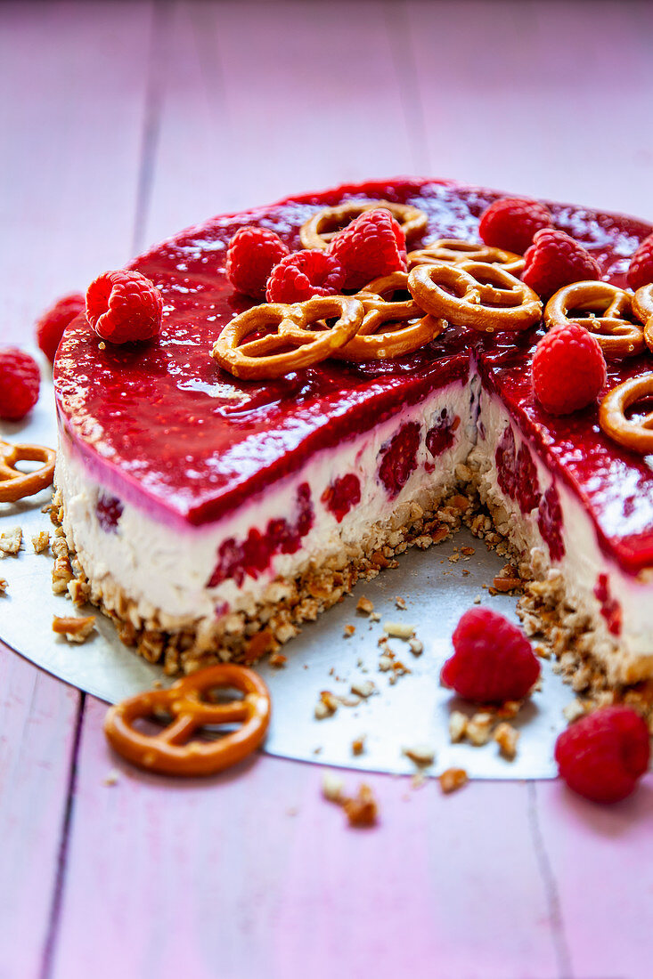 Raspberry pretzel cake (no bake cake)