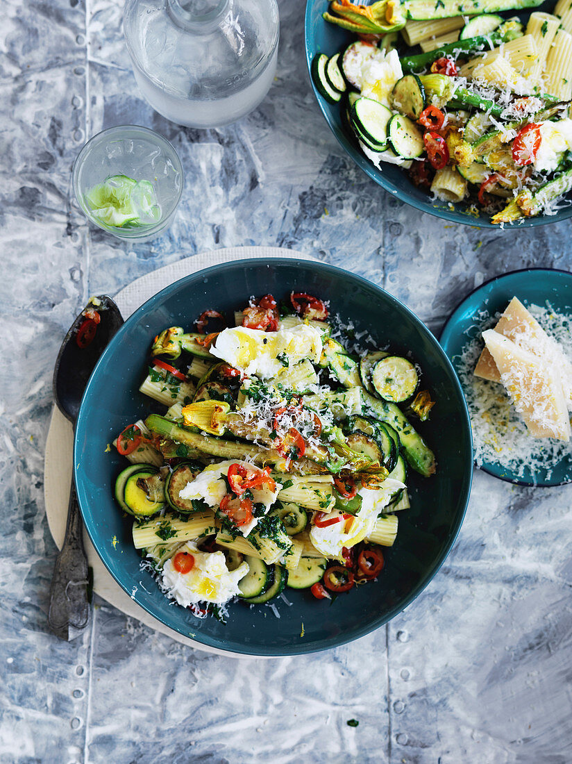 Rigatoni mit Zucchini und Chili