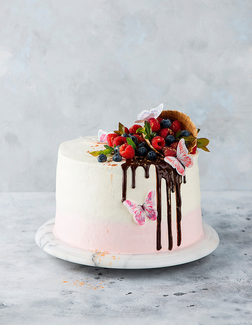 Sommertorte mit Beeren