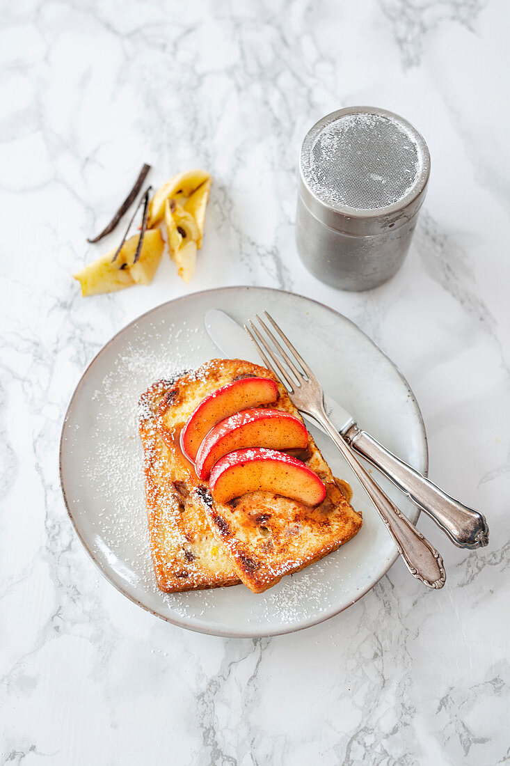 French toast with apple cinnamon and vanilla