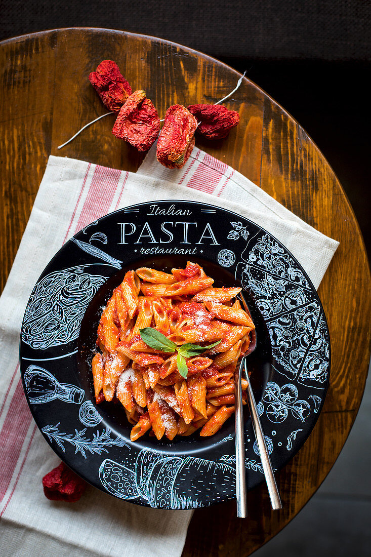 Penne mit würziger Tomatensauce