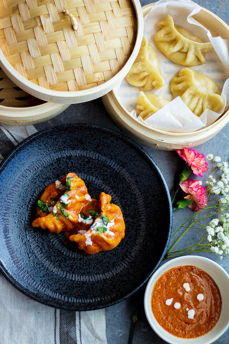 Momos with butter chicken (Asia)