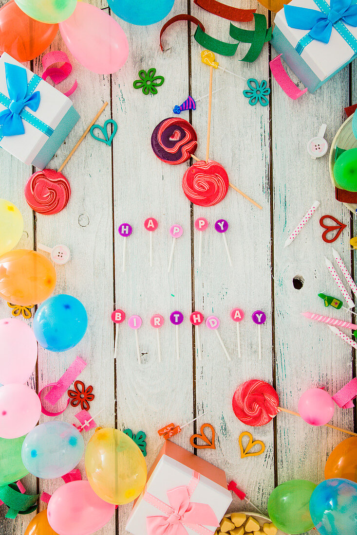 Geburtstagsfeier mit Lollis, Geschenken und Luftballons