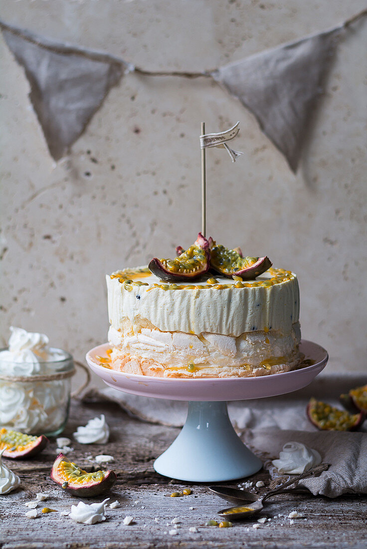 Ice cream cake with meringue and passion fruit