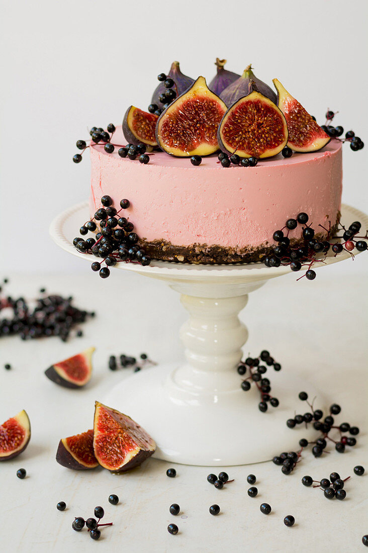 Fig and elderberry cake