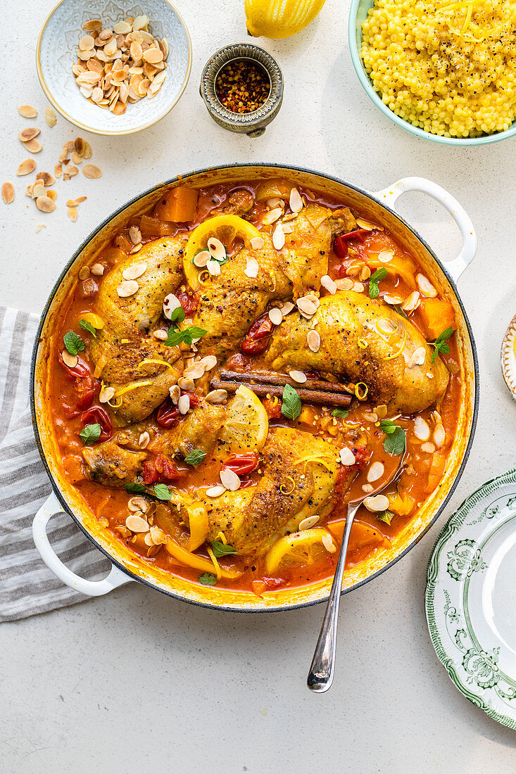 Marokkanische Hähnchen-Tajine mit Couscous