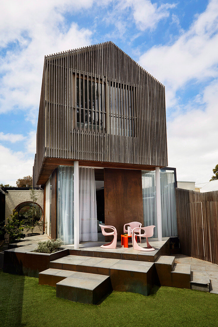 Architect's house with a wood-clad structure and a cubic terrace area