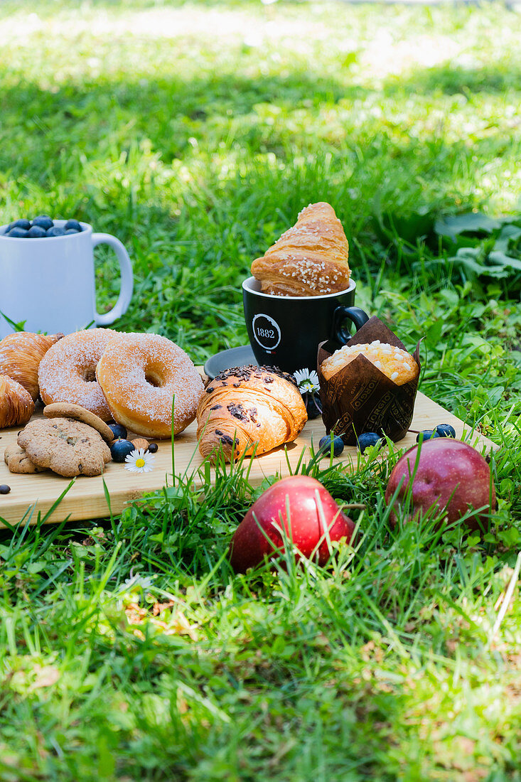 Outdoor breakfast