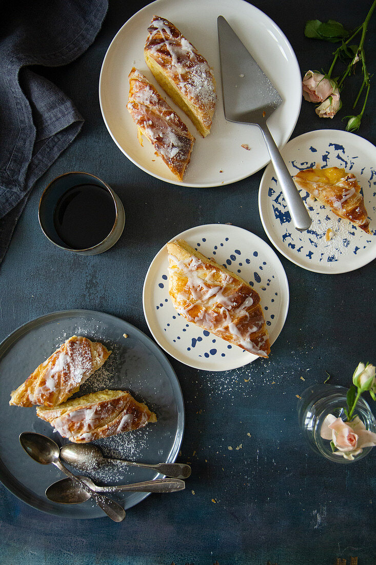 Swedish puff pastry with lemon icing