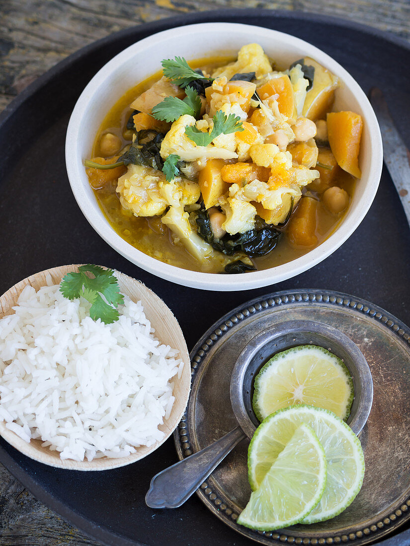 Vegetarisches Curry mit Limetten und Koriandergrün (Asien)