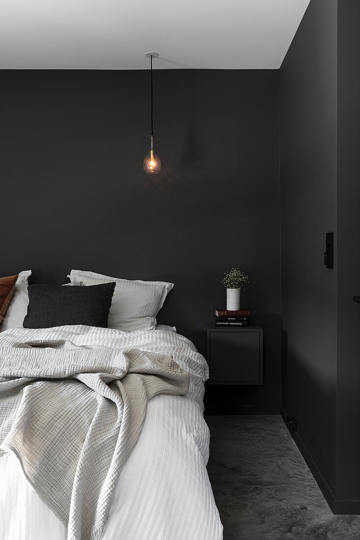 Bedroom with black walls and light bulb pendant lamp