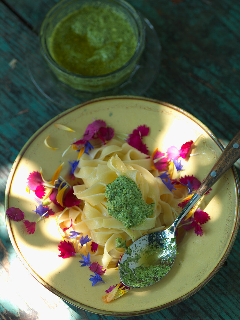 Pasta with pesto and edible flowers