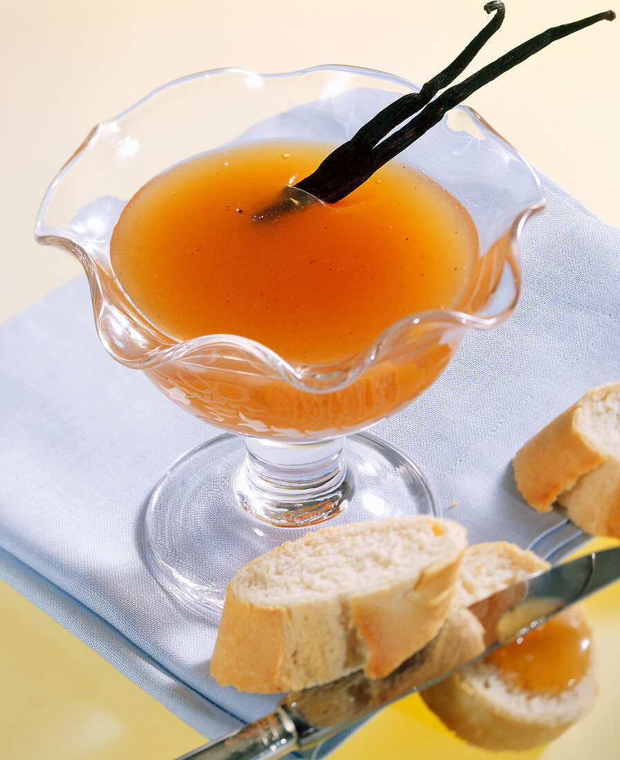 Apricot jelly with vanilla