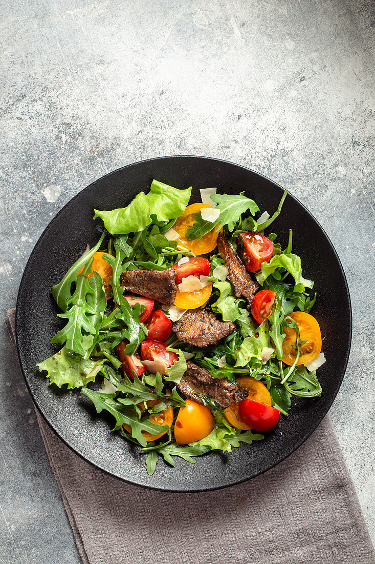 Arugula salad with seared beef cheese and tomatoes