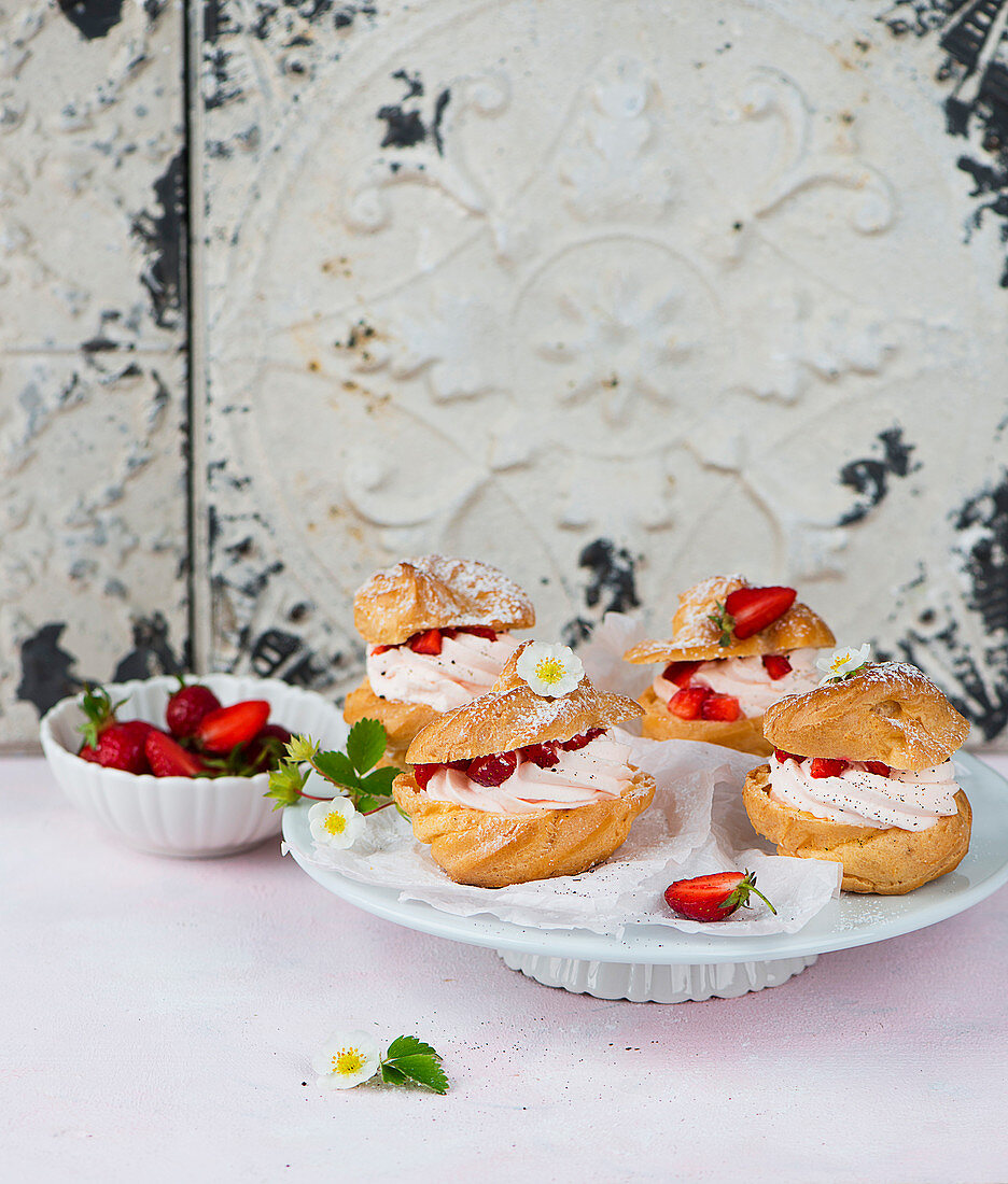 Windbeutel mit Erdbeeren