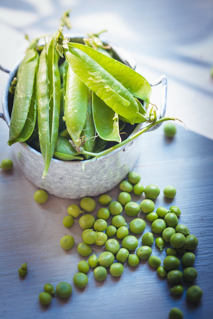 Shelled peas and pods