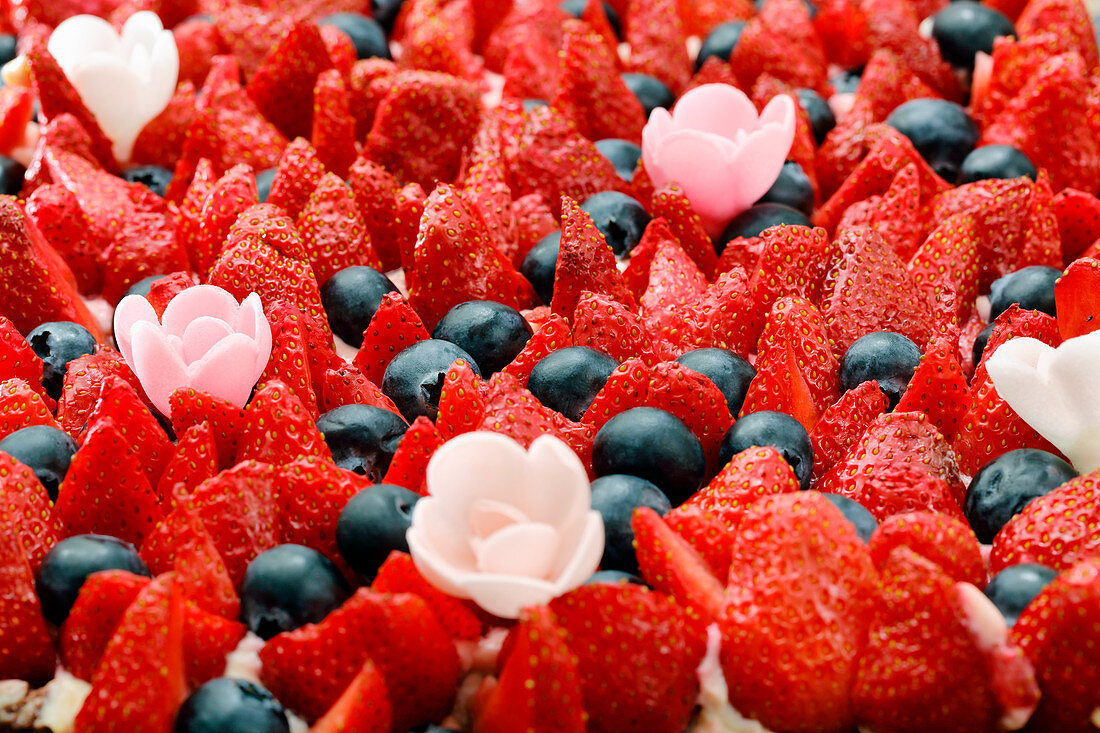 Strawberry and blueberry cake (close up)