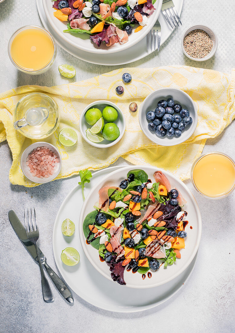 Spring mix salad with mango, blueberries and prosciutto