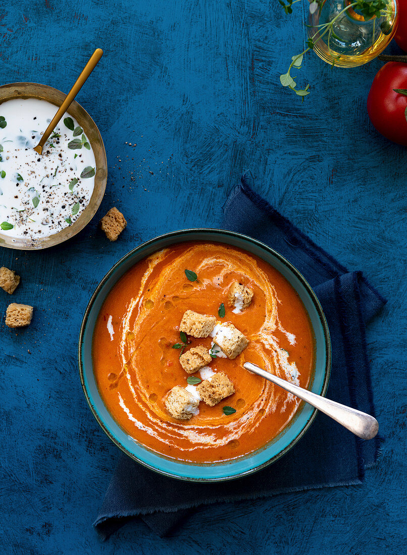 Vegan tomato soup with croutons