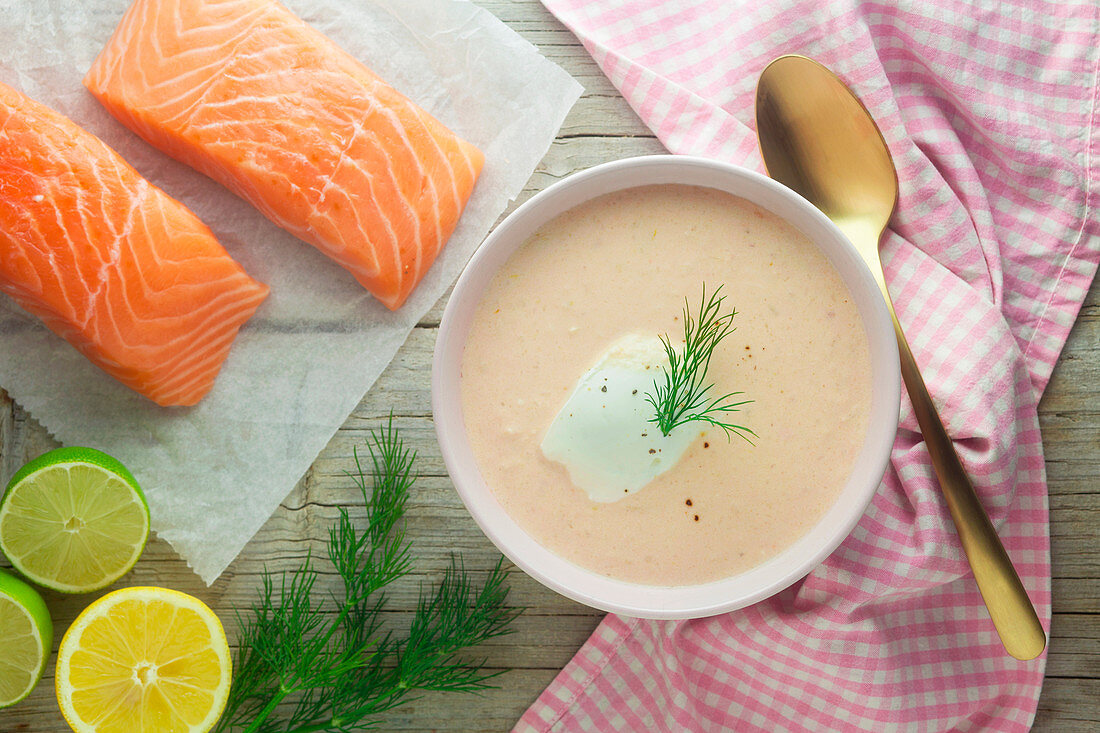 Salmon soup with dill