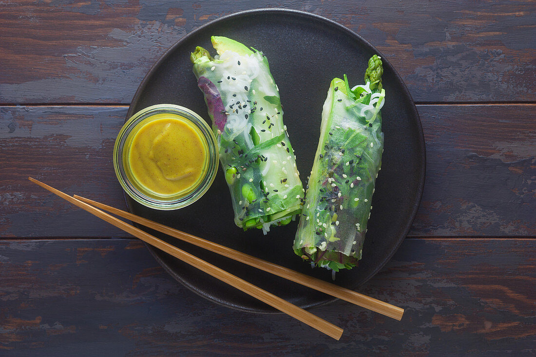 Vegan summer rolls with sticky rice, green asparagus and avocado