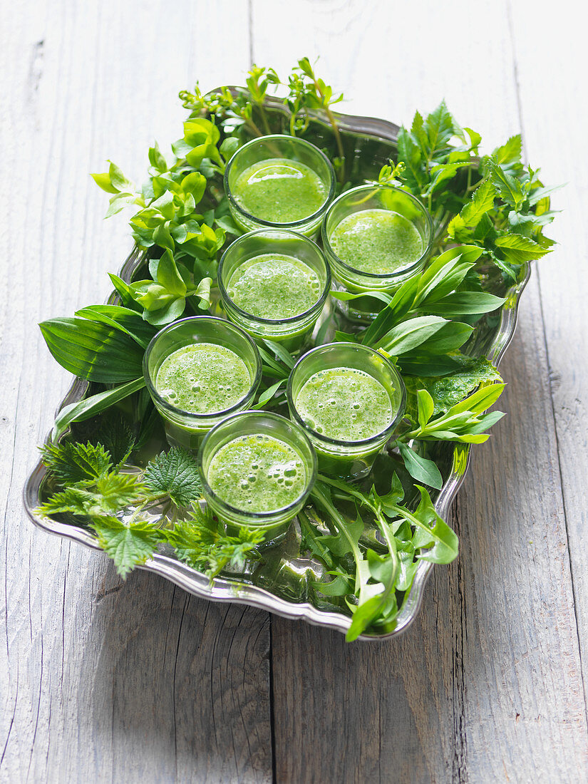 Apple and wild herb smoothies