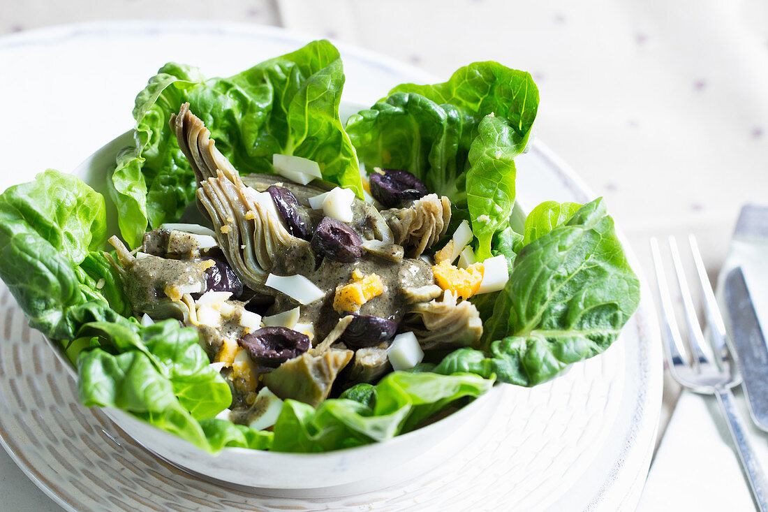 Artichokes à la jardinière with a green salad