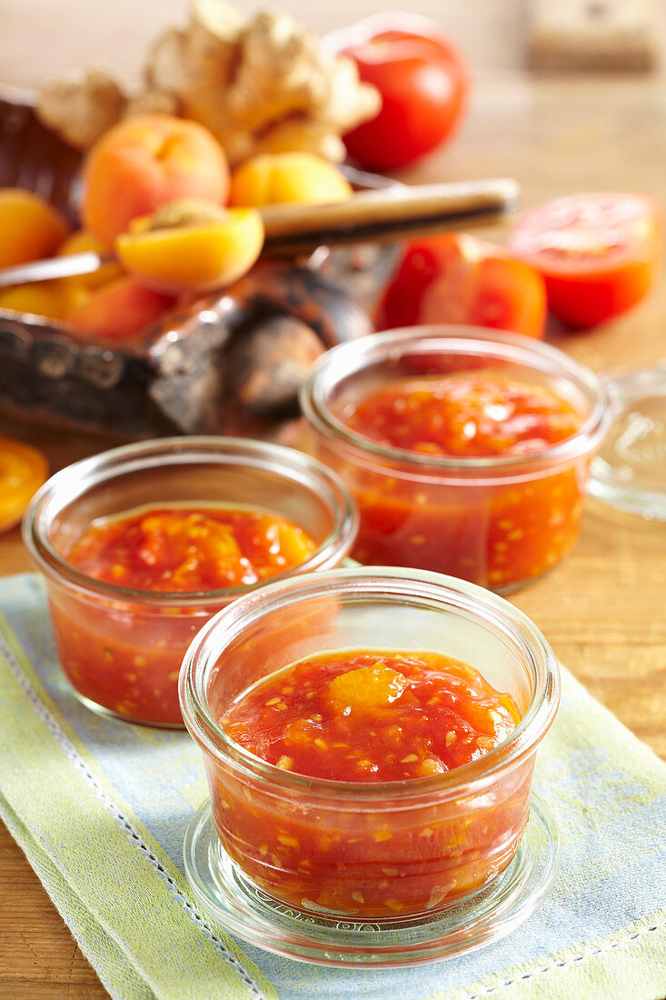 Apricot and tomato chutney