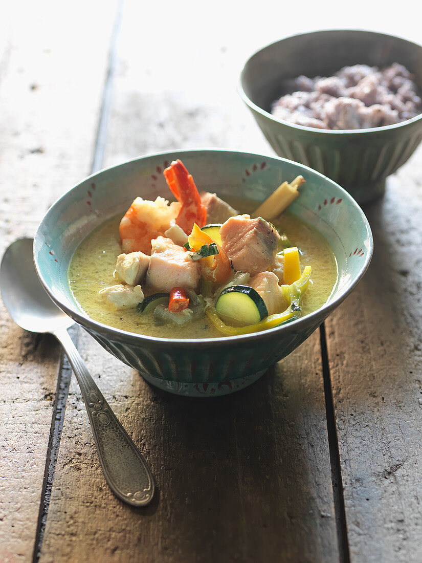 Thaicurry mit Gemüse und Garnelen