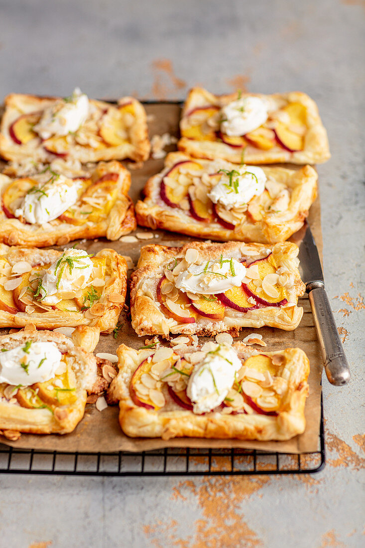 Puff pastry tarts with marzipan and peaches, mascarpone on top