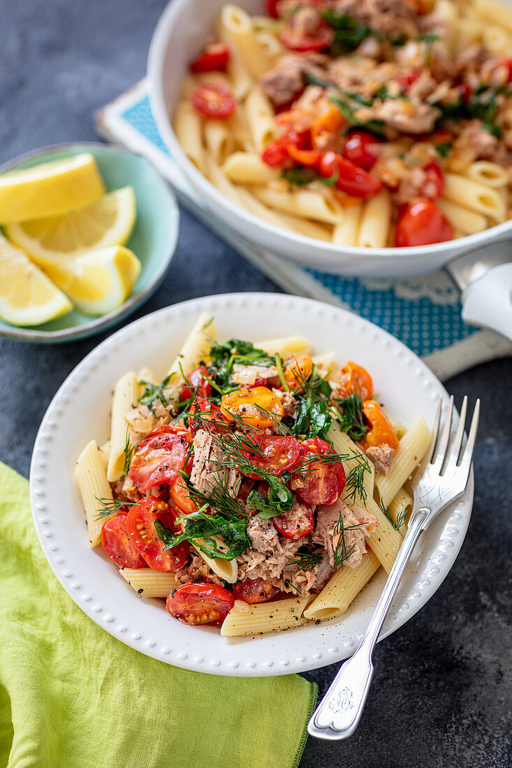 Pasta with tuna and cherry tomatoes