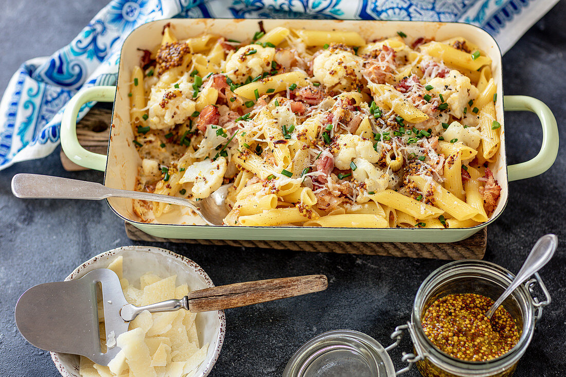 Pasta bake with bacon and cauliflower